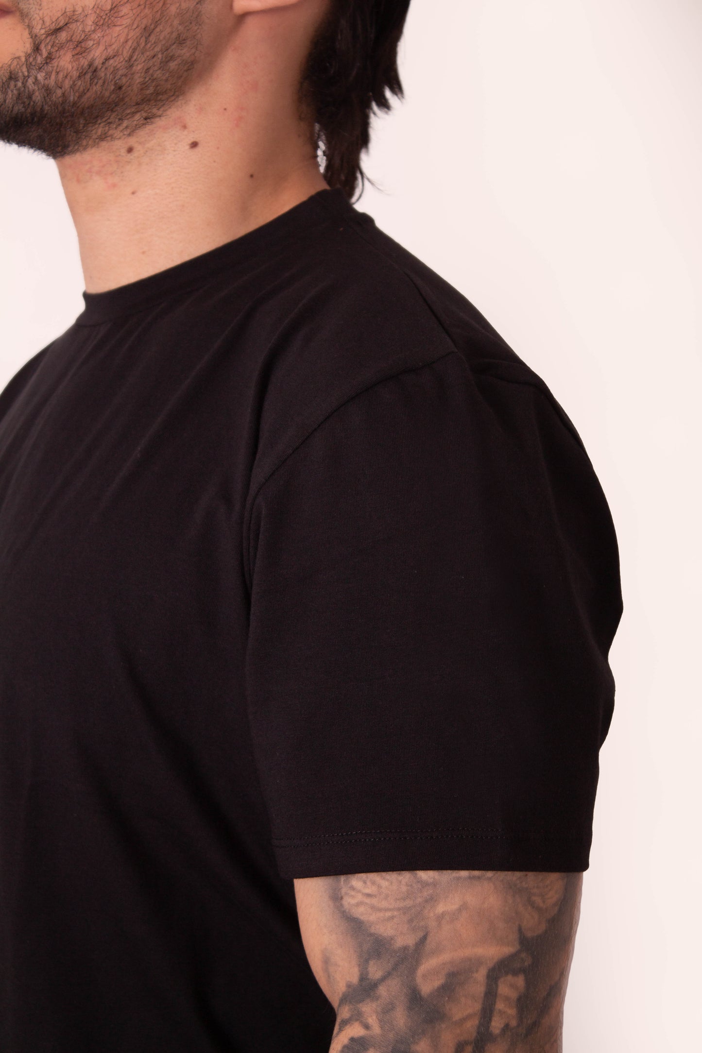 CAMISETA NEGRA (T-SHIRT) ALGODÓN PERUANO